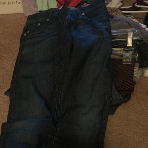 Skinny dark blue jeans